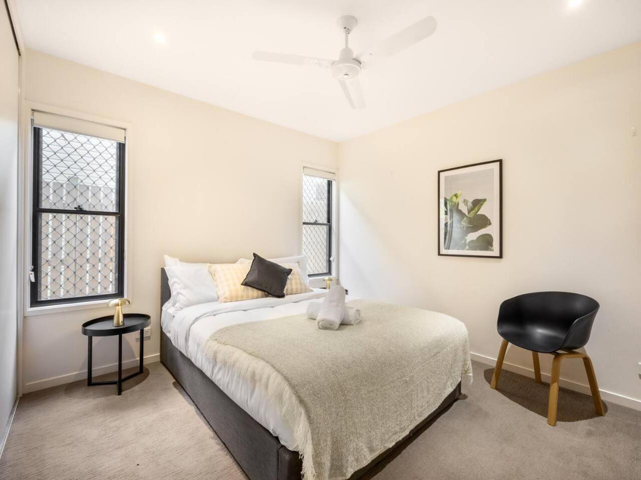 Holiday home Cozy Valuable 3b2b2c Next To Bus Stadium Cbd Brisbane