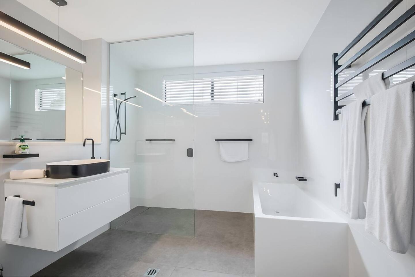 Apartment The Stuart Tri Level Luxury With Poolside Dining *