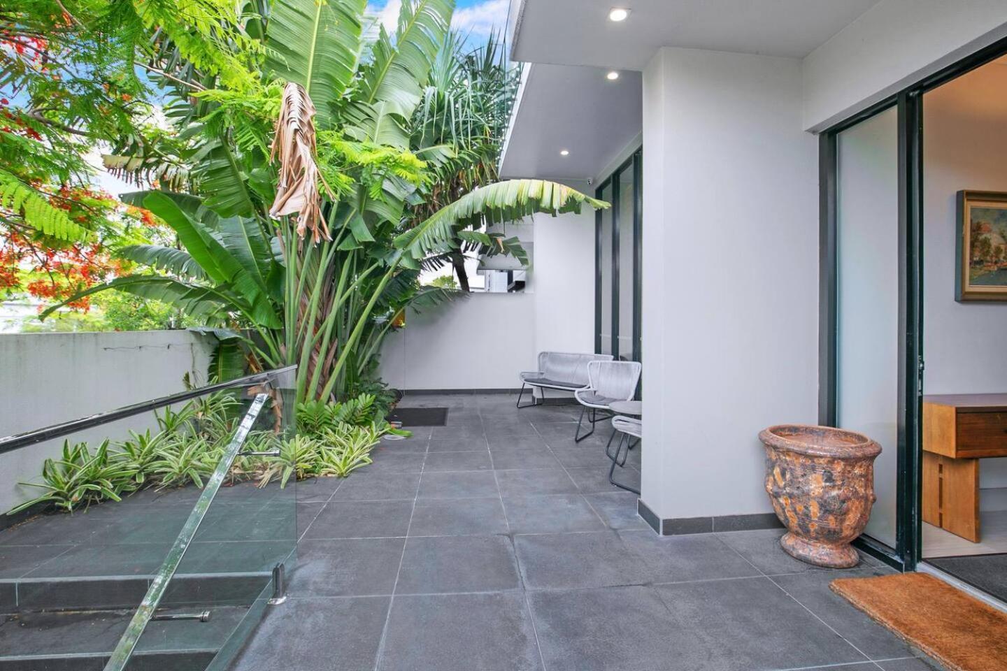 Apartment The Stuart Tri Level Luxury With Poolside Dining Brisbane