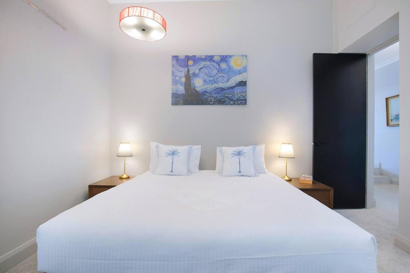 The Stuart Tri Level Luxury With Poolside Dining Brisbane