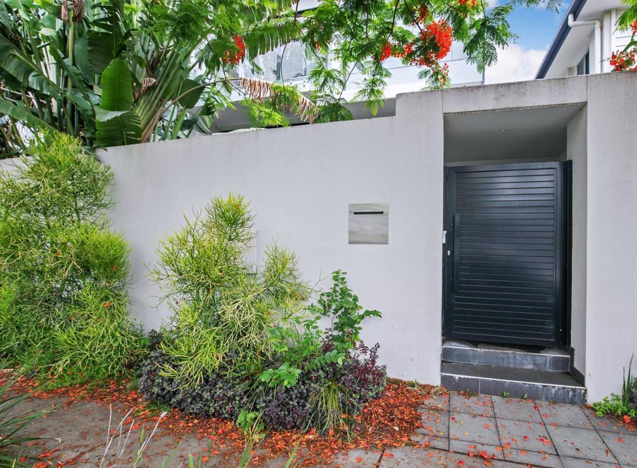 Apartment The Stuart Tri Level Luxury With Poolside Dining Brisbane
