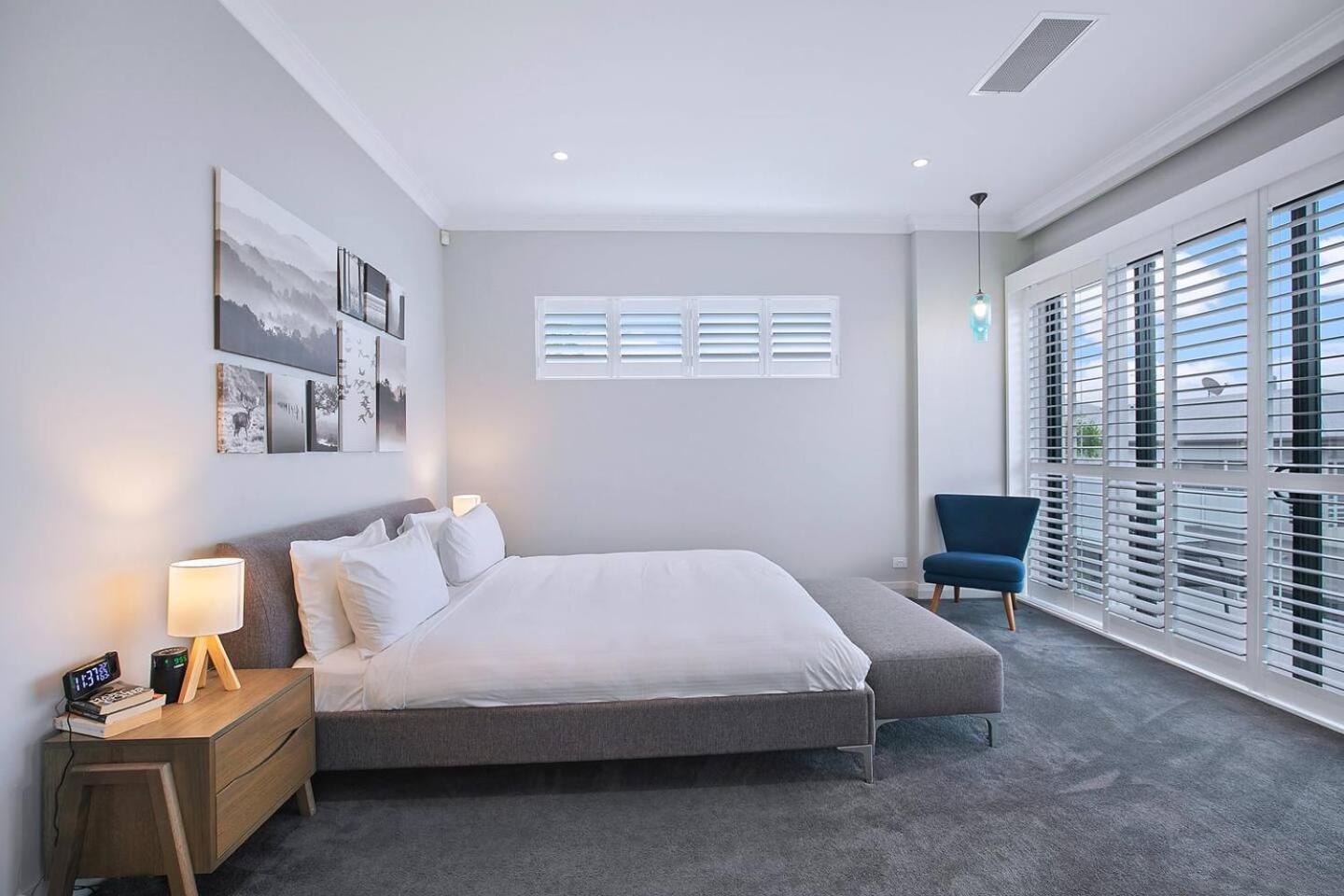 The Stuart Tri Level Luxury With Poolside Dining