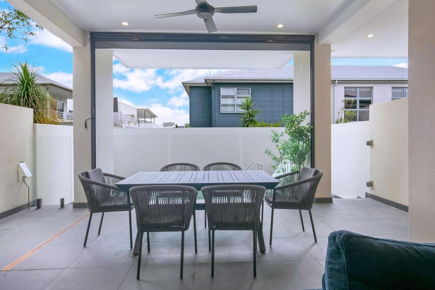 The Stuart Tri Level Luxury With Poolside Dining