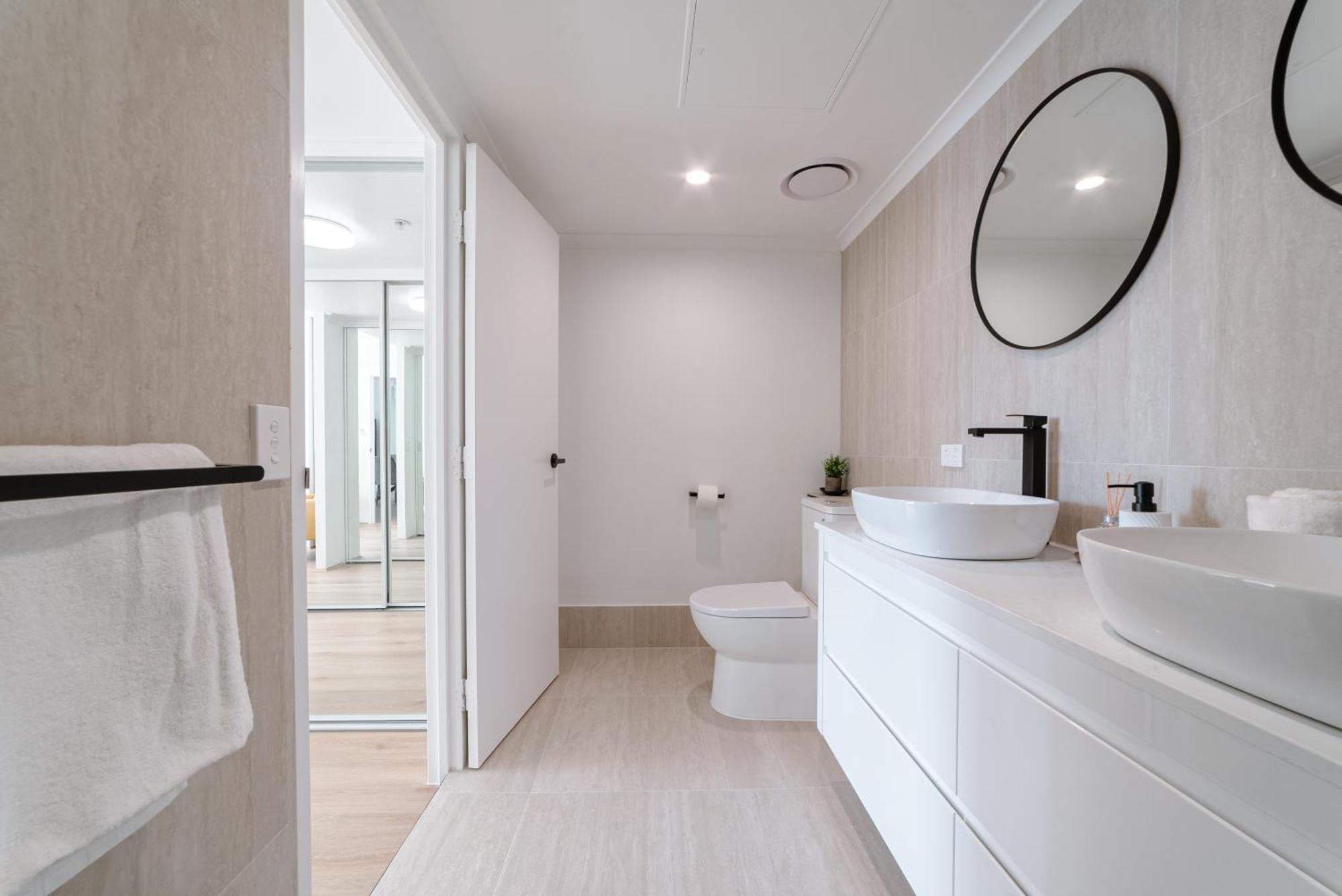 Lux 39th Floor 2br 2bath, River View, Pool, Gym, Wifi *