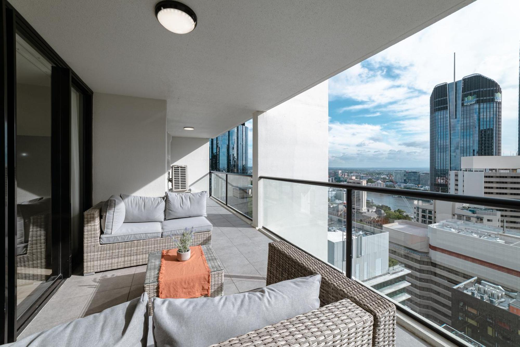 Lux 39th Floor 2br 2bath, River View, Pool, Gym, Wifi