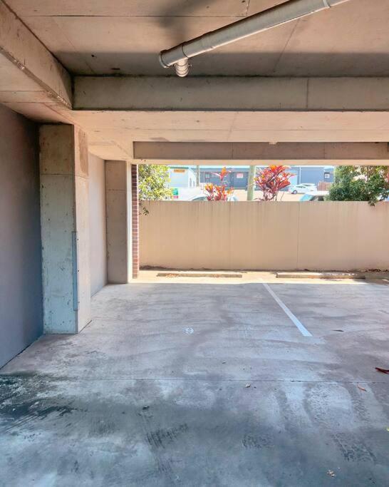 Leafy & Quiet With Big Balcony, Parking & 65