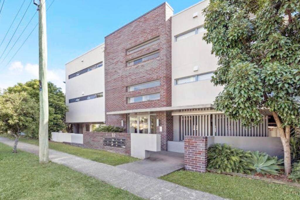 Leafy & Quiet With Big Balcony, Parking & 65