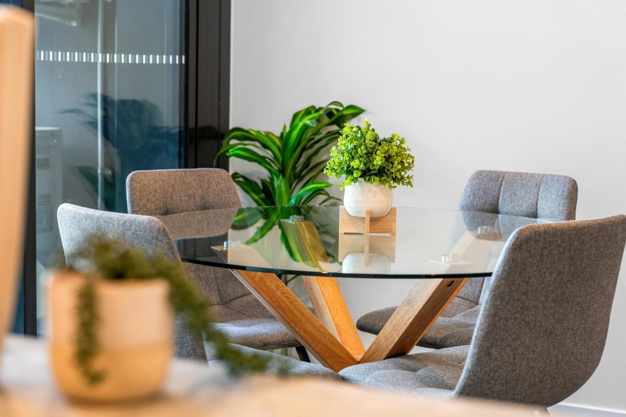 Sleek 1-bed With Rooftop Pool Brisbane