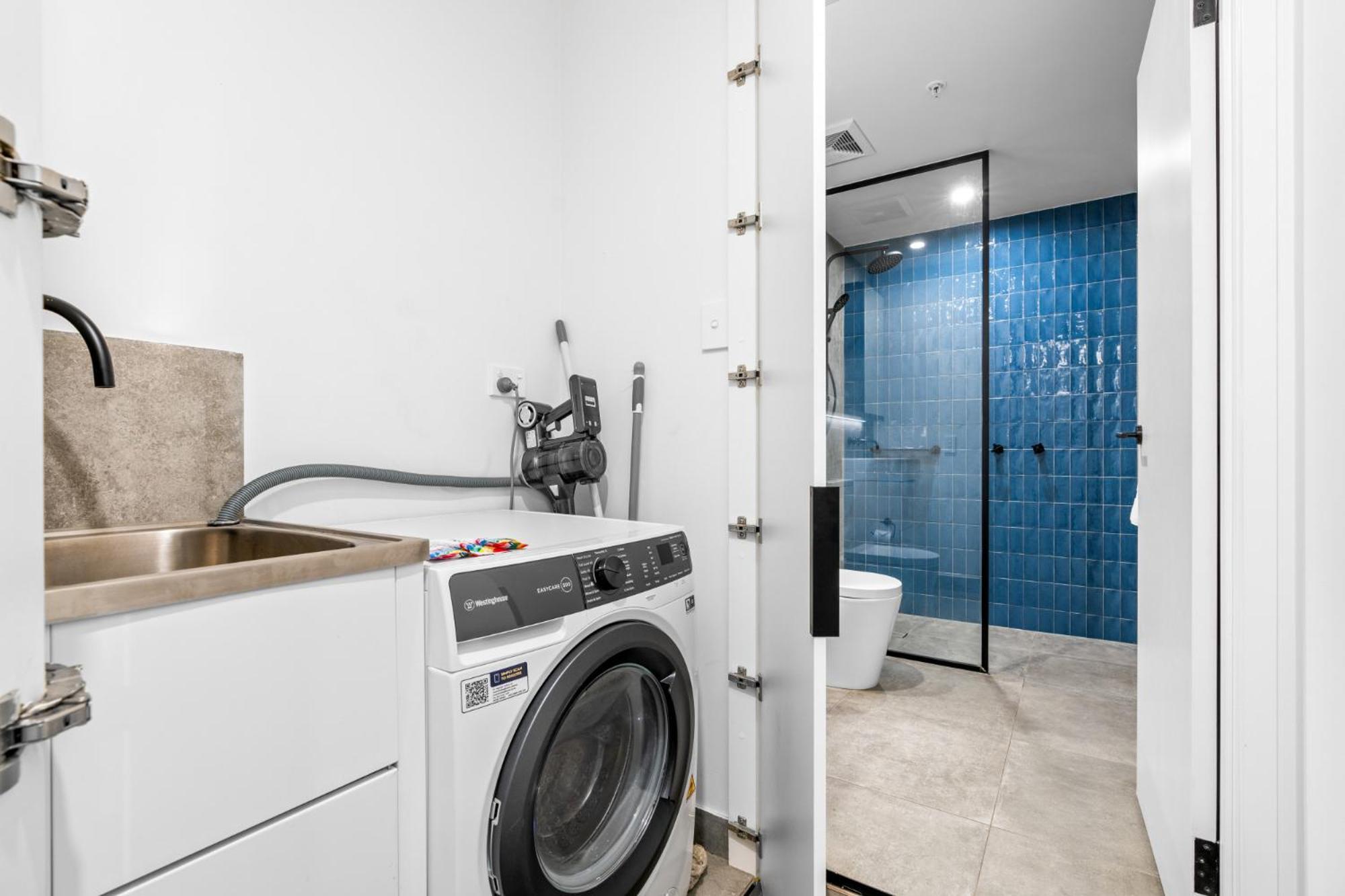Apartment Sleek 1-bed With Rooftop Pool *