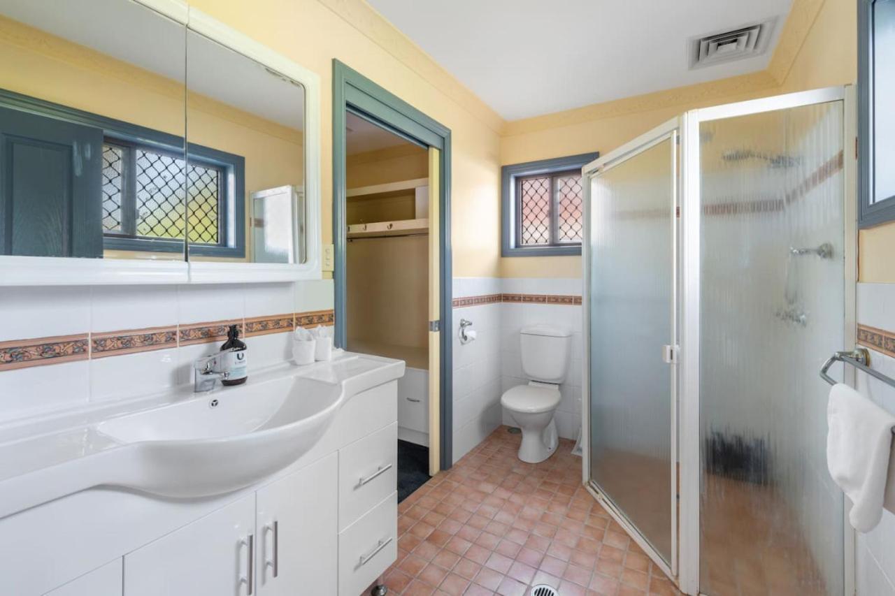 Spacious Affordable 7b3b 2 Living Pool Yard And Mall Holiday home Brisbane