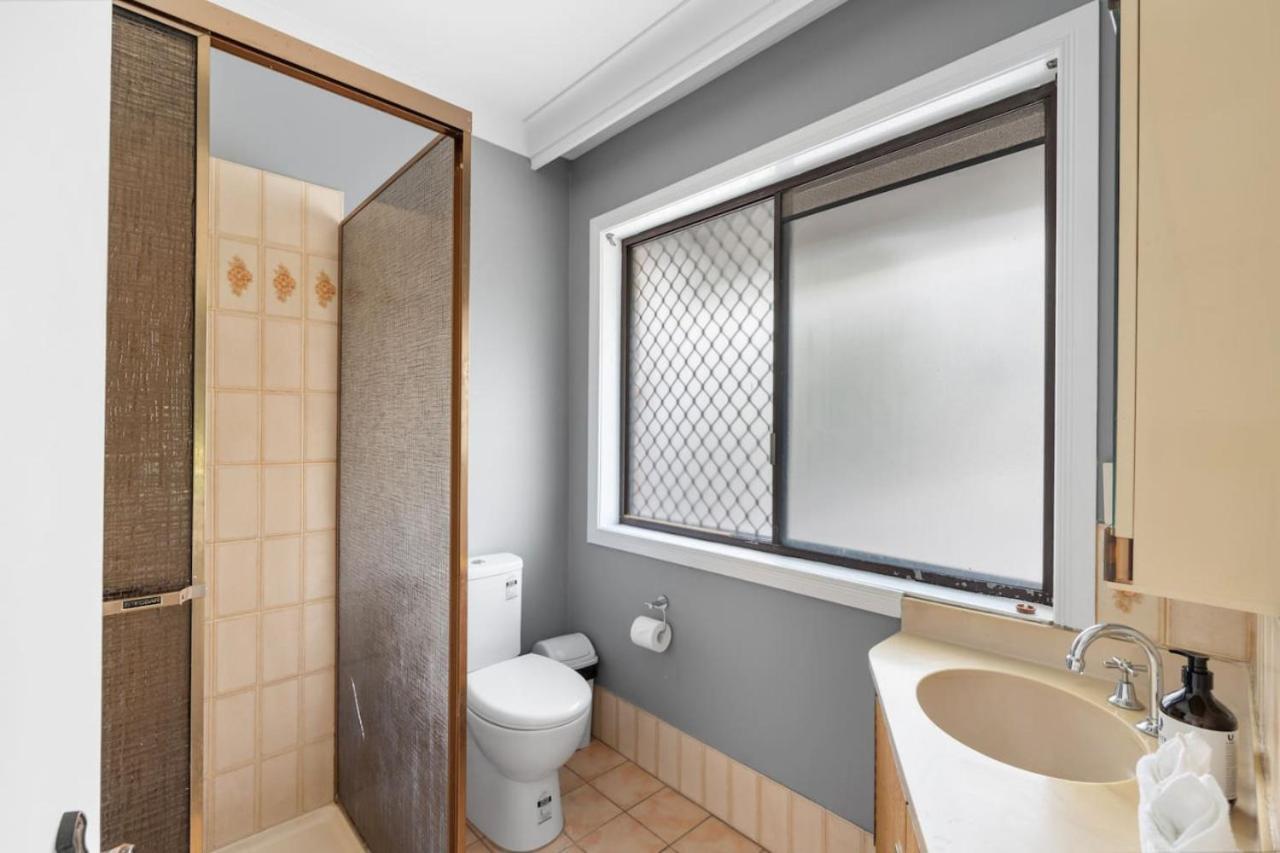 Spacious Affordable 7b3b 2 Living Pool Yard And Mall *