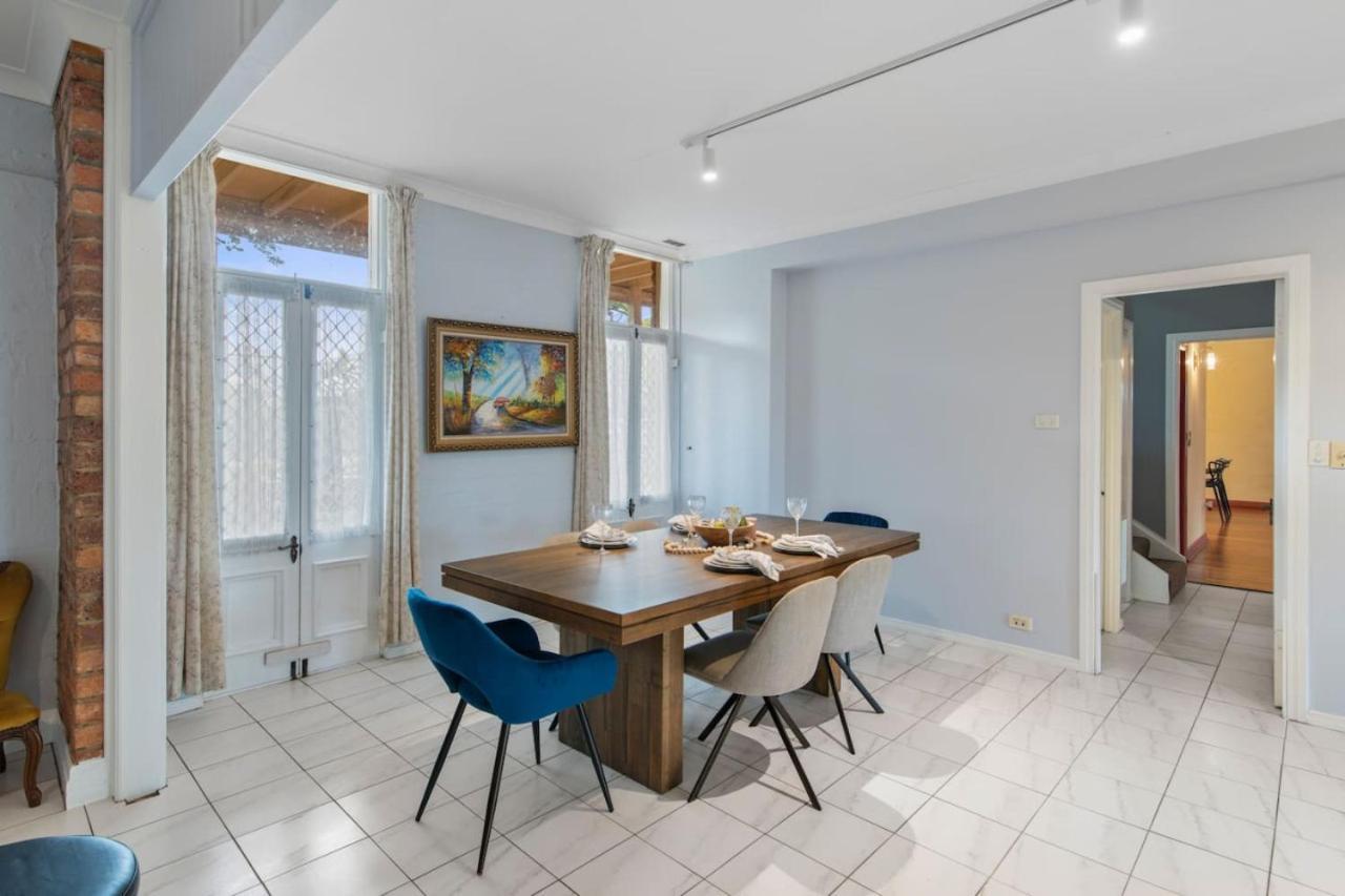 Spacious Affordable 7b3b 2 Living Pool Yard And Mall Holiday home Brisbane