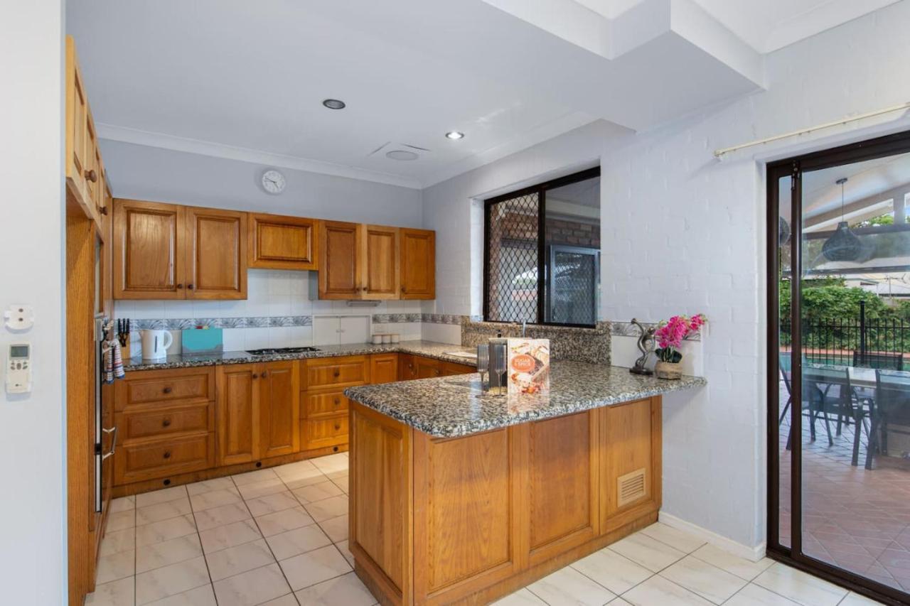 Spacious Affordable 7b3b 2 Living Pool Yard And Mall