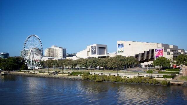 Gilded River - Vintage Charm & River Front Luxury 1 Bedroom - Story Bridge Views Brisbane