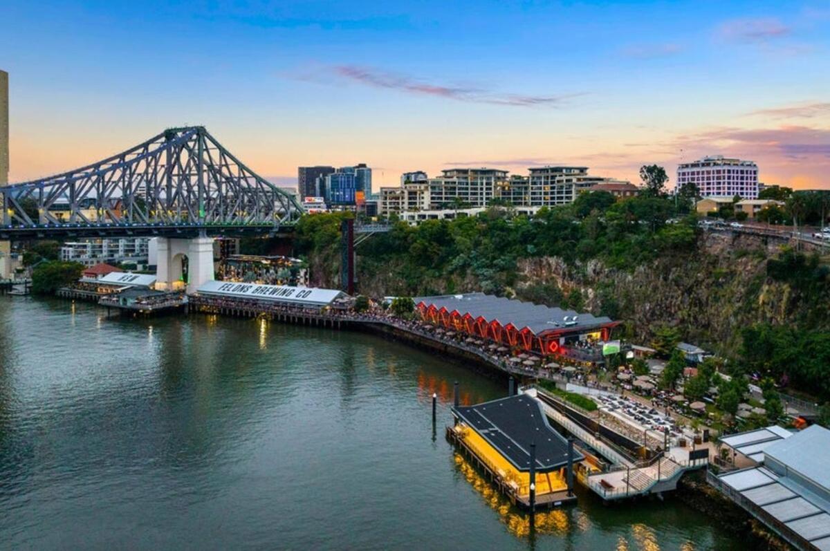 Gilded River - Vintage Charm & River Front Luxury 1 Bedroom - Story Bridge Views *