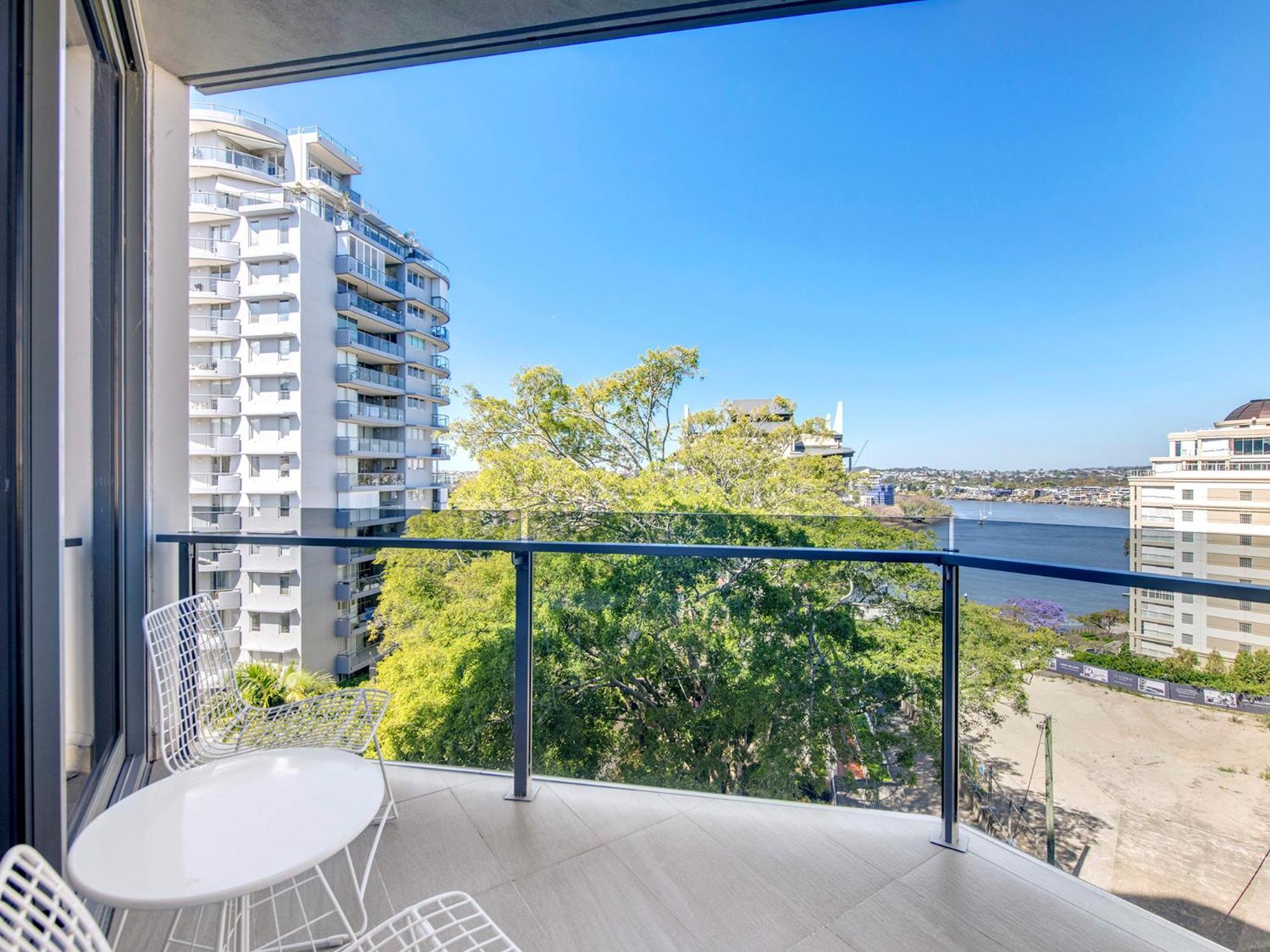 Apartment Lovely 2 Bedroom Executive *