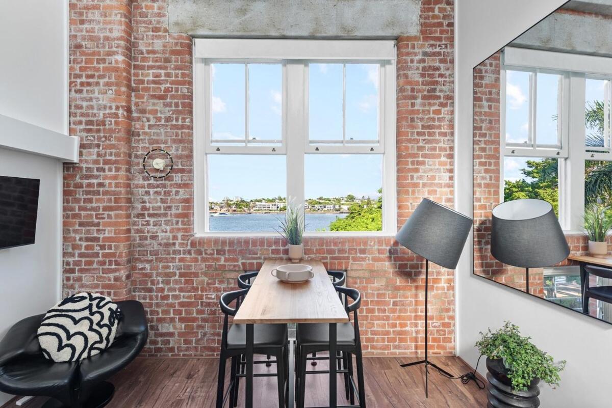 Luxury Water Views - 2bed-2bath-1car-pool * Brisbane