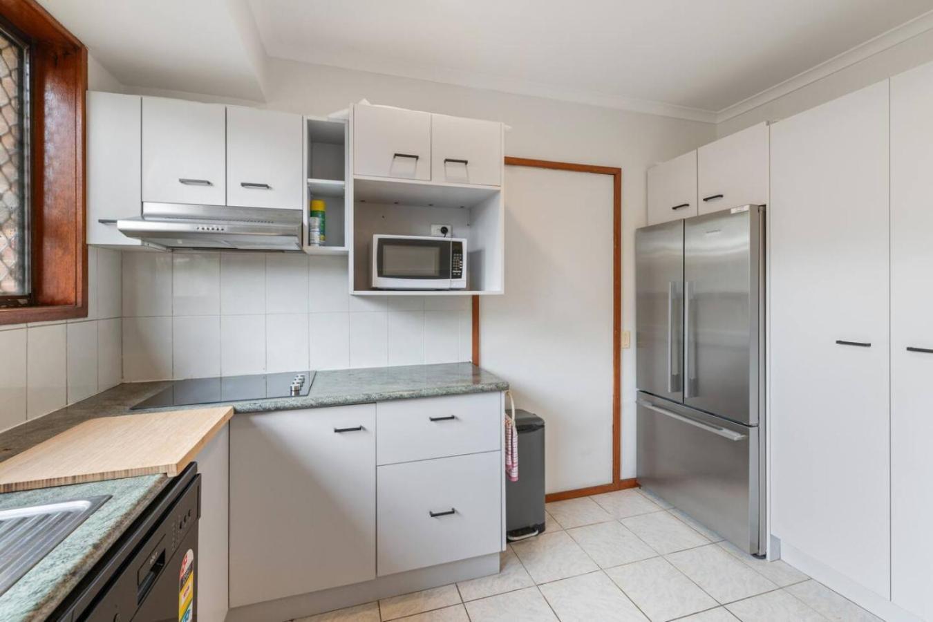 Cozy Comfort 4br Near Malls And Transport Holiday home