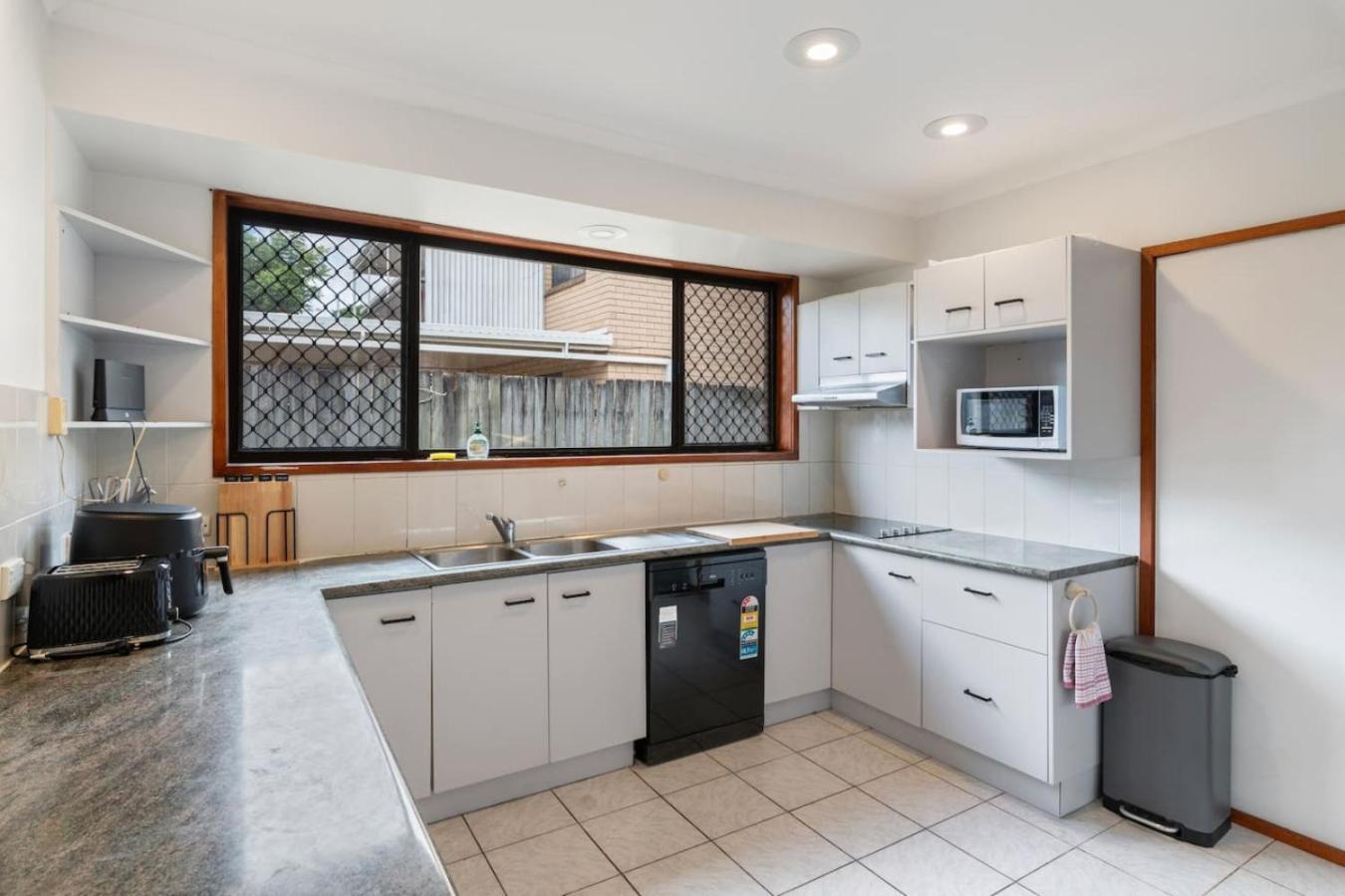 Holiday home Cozy Comfort 4br Near Malls And Transport *