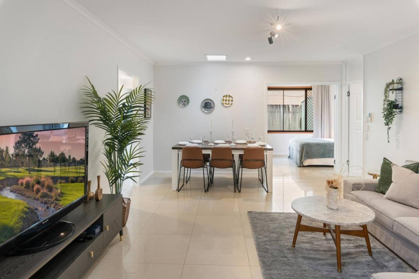 Cozy Comfort 4br Near Malls And Transport Holiday home