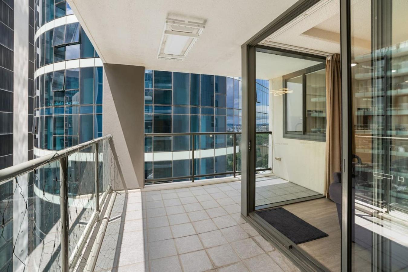 Value 2beds At Cbd With Pool Gym Carpark Apartment *