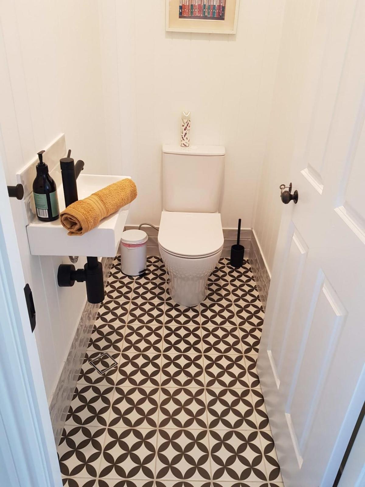 The Indooroopilly Queenslander - 4 Bedroom Family - Private Pool - Wifi - Netflix Brisbane