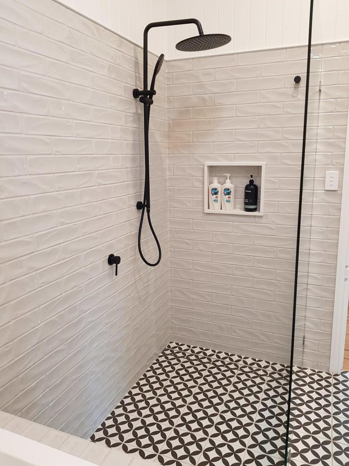 The Indooroopilly Queenslander - 4 Bedroom Family - Private Pool - Wifi - Netflix * Brisbane