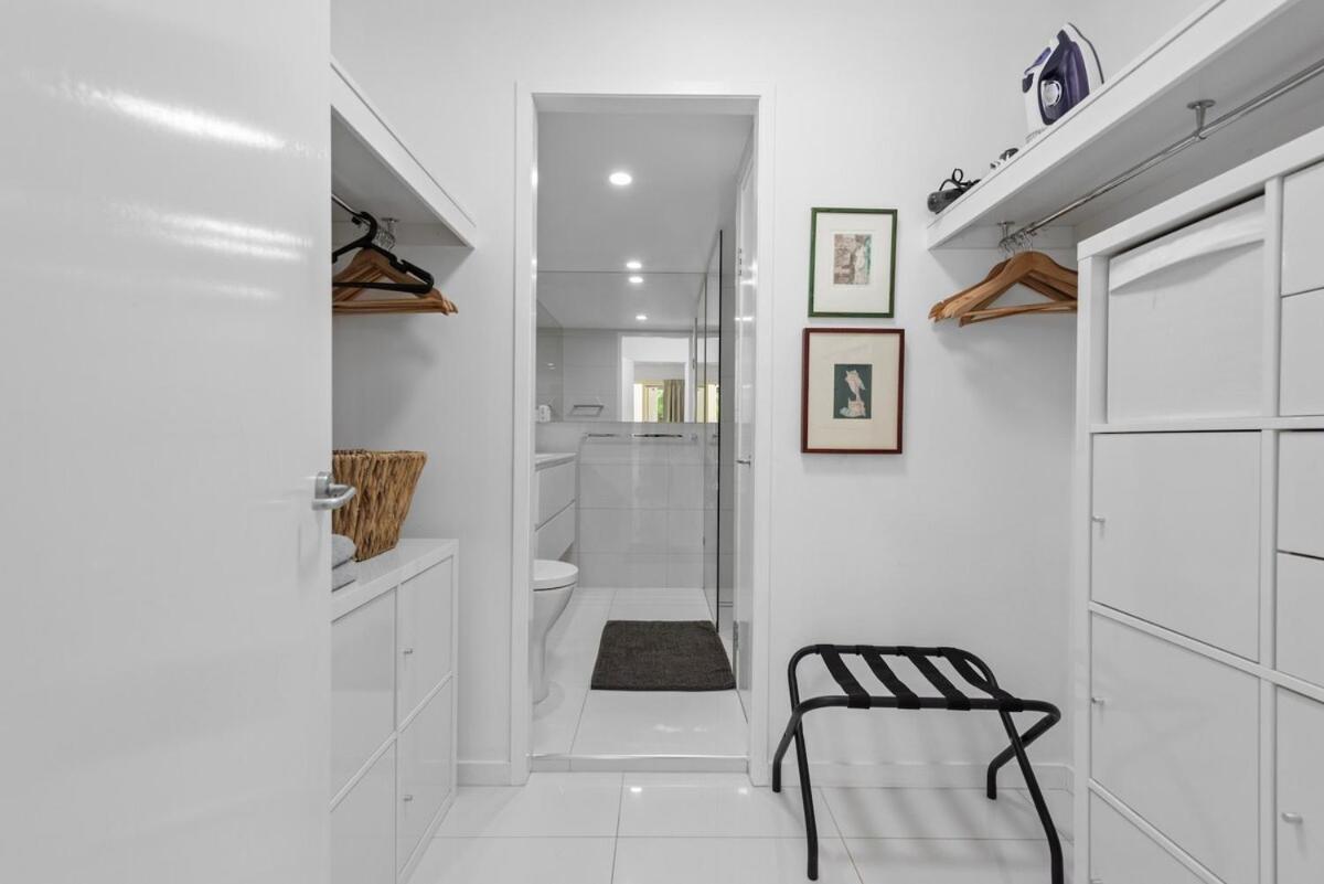 Riverfront Excellence 2bed-2bath-2car - West End * Brisbane