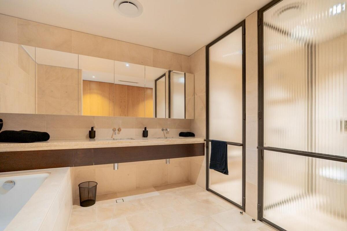 Luxury 3br In Beautiful New Farm Apartment