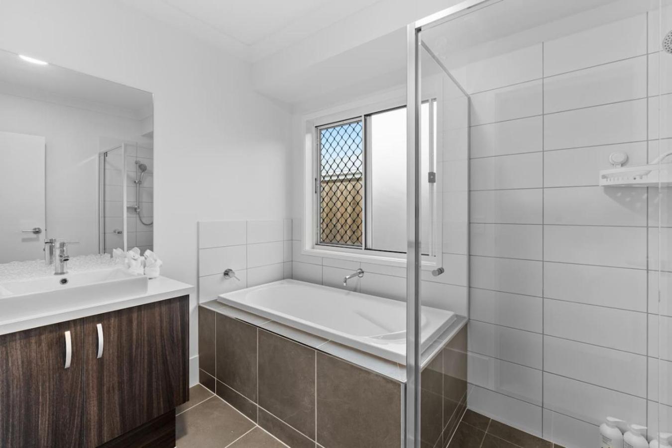 1mins To Mall Brandnew 4beds Cozy With Ducted Ac Brisbane