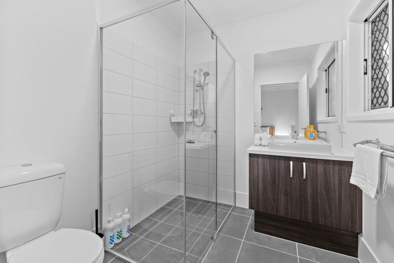 1mins To Mall Brandnew 4beds Cozy With Ducted Ac *