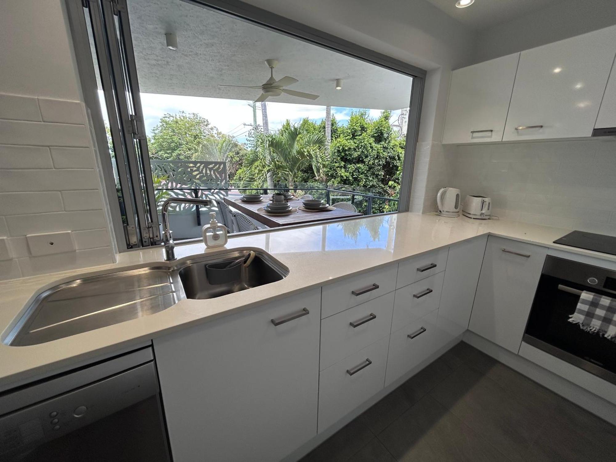 Location, Location, Location - Spacious Brisbane