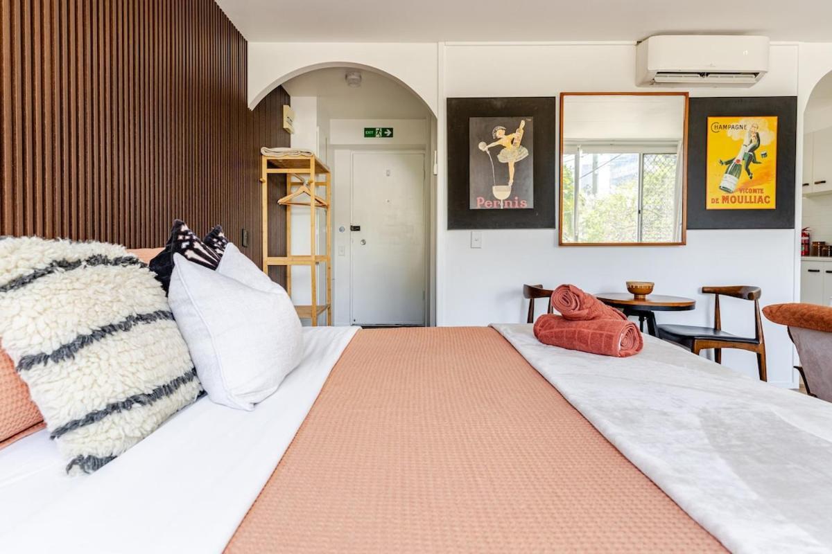 Mid Century Pad 1bed 1bath 1car 10 Mins To Cbd Apartment *