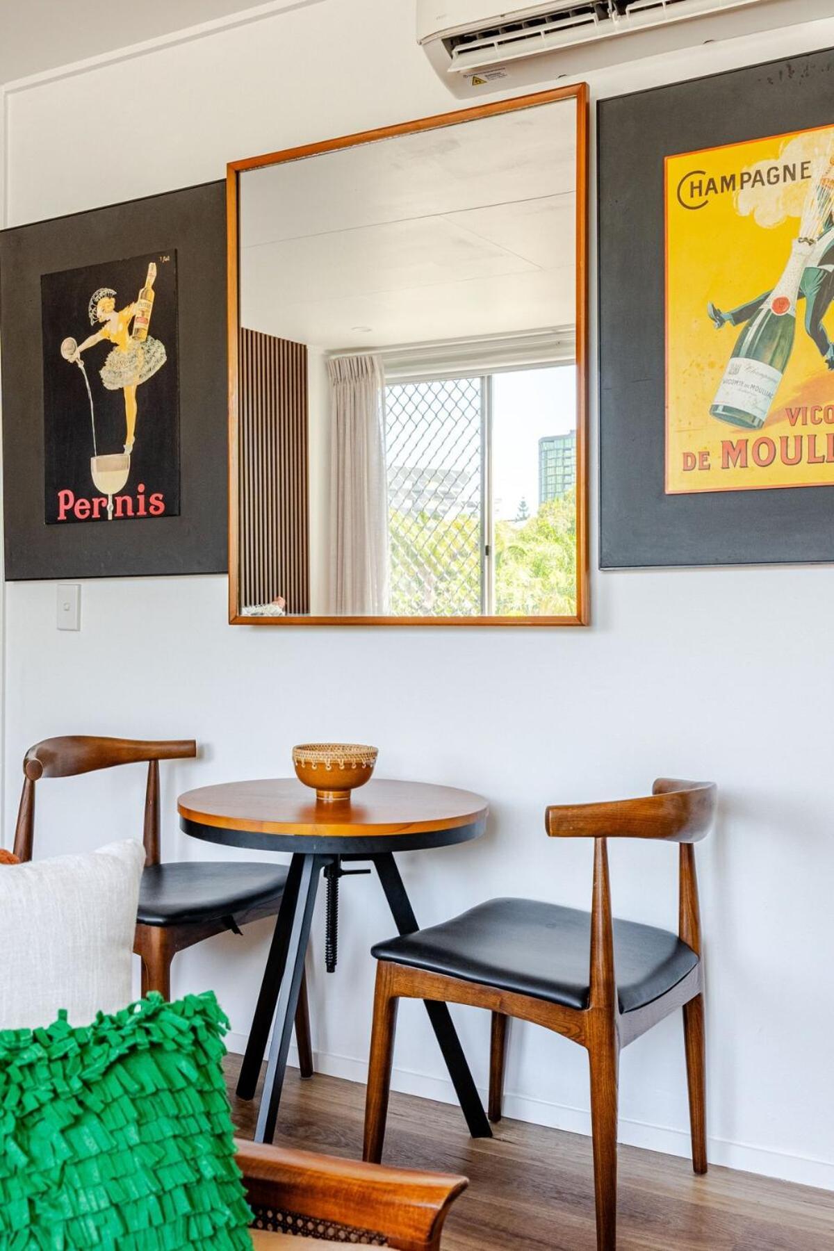 Apartment Mid Century Pad 1bed 1bath 1car 10 Mins To Cbd Brisbane