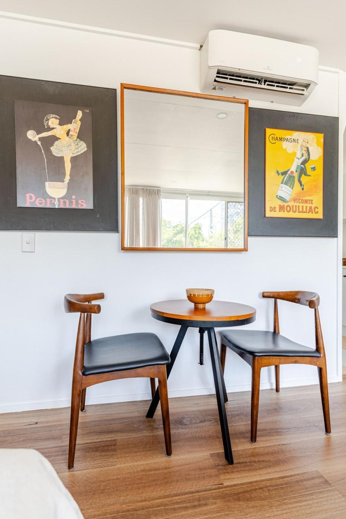 Mid Century Pad 1bed 1bath 1car 10 Mins To Cbd * Brisbane