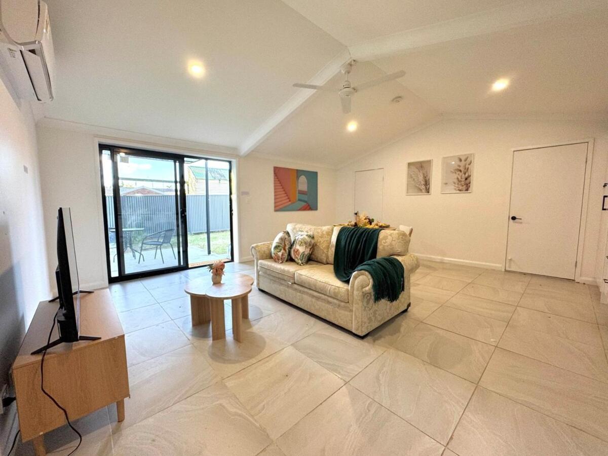 Modern Simplicity Granny Flat In Belmont Holiday home Brisbane