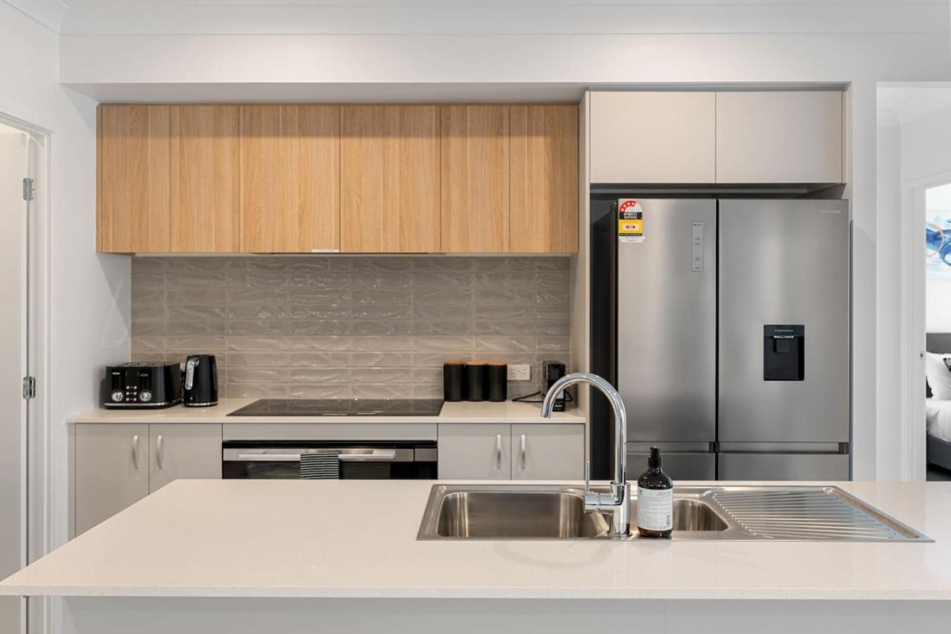 Brand New Modern 5br House Ducted Ac Near Mall Holiday home