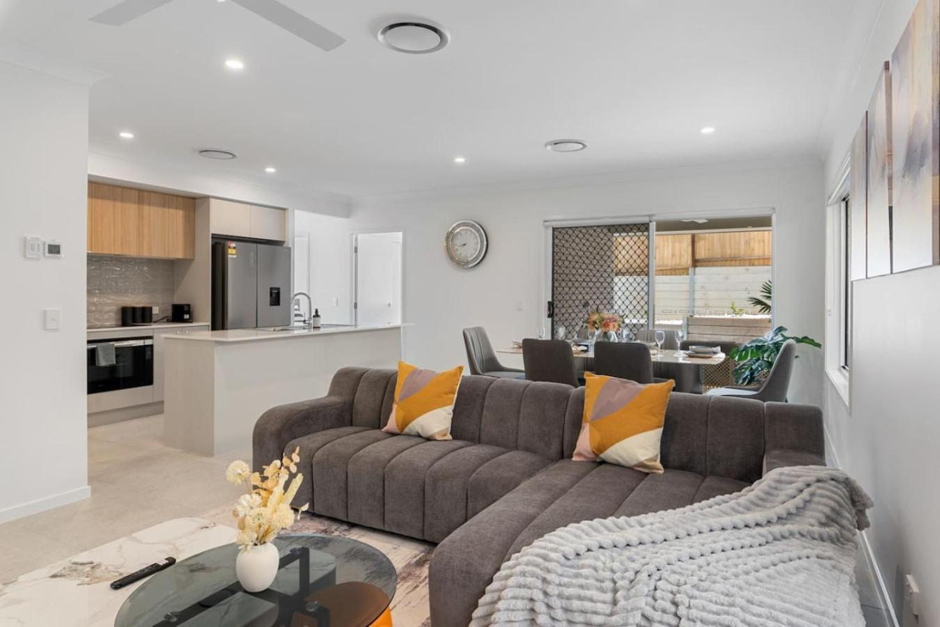 Brand New Modern 5br House Ducted Ac Near Mall Holiday home