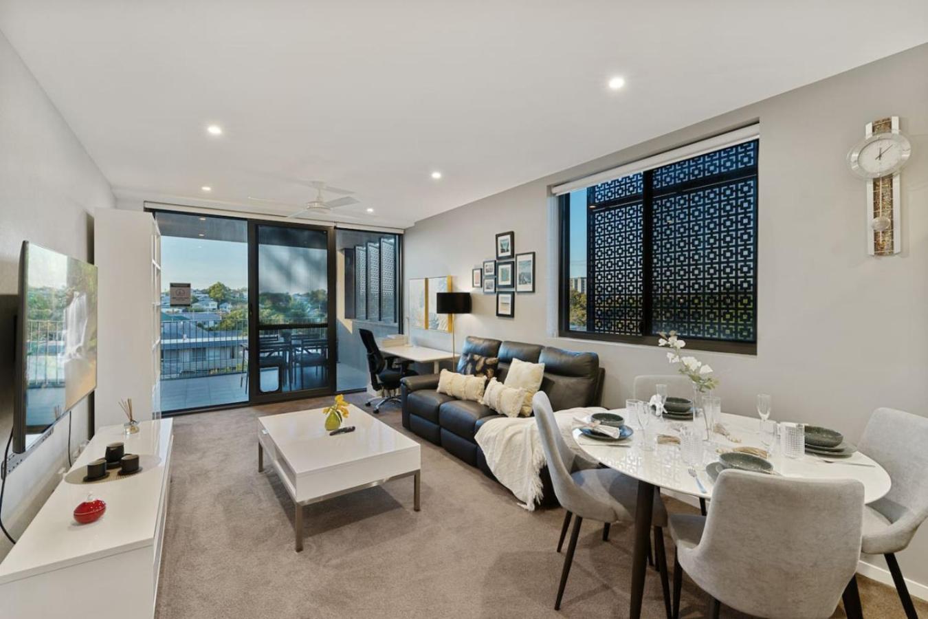 Apartment Rooftop Pool And View Stylish 2bed With Ducted Ac *