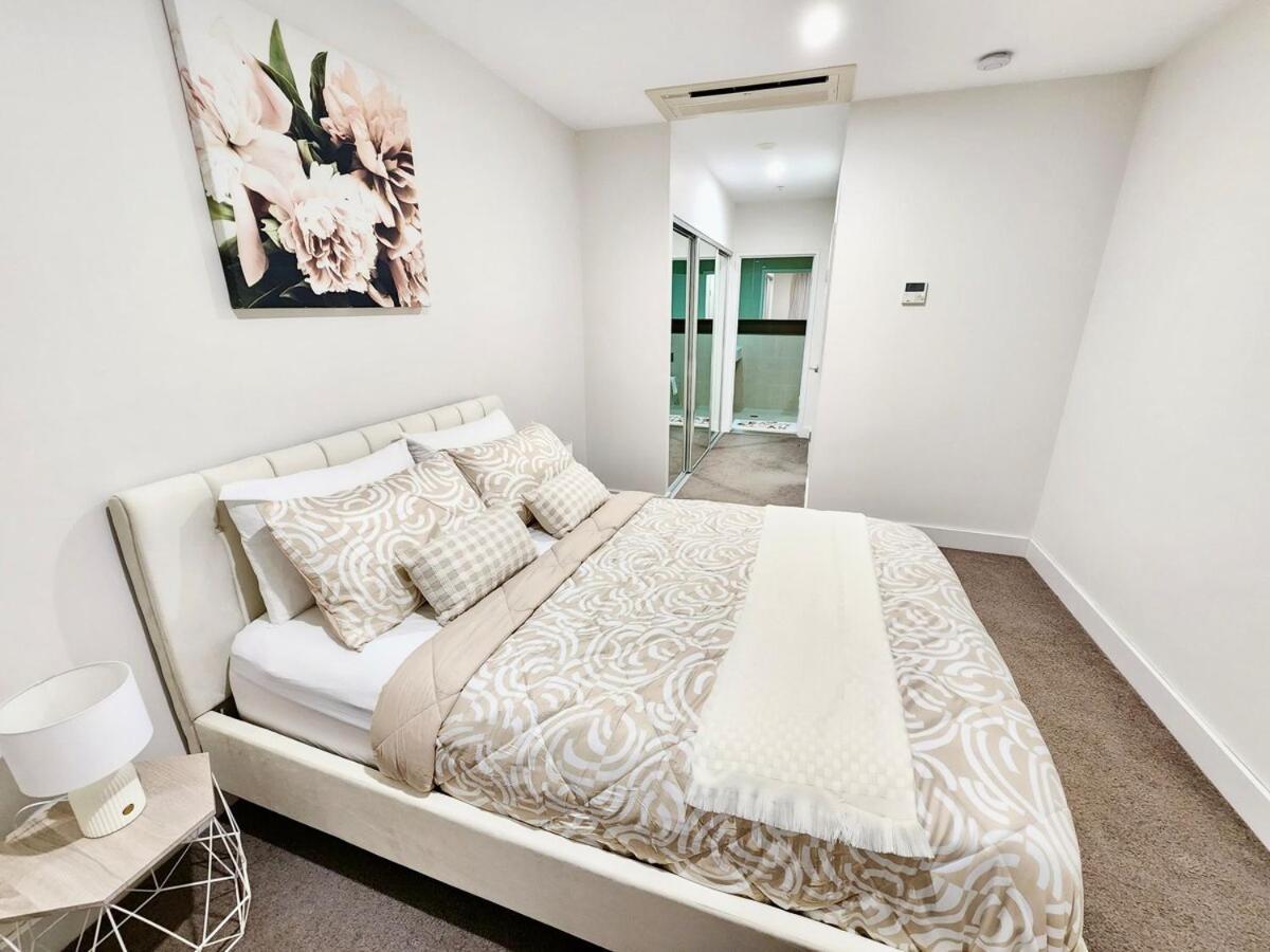 Spacious River View Escape With Free Secure Park - 2br, 2ba And Sofa Bed Apartment *