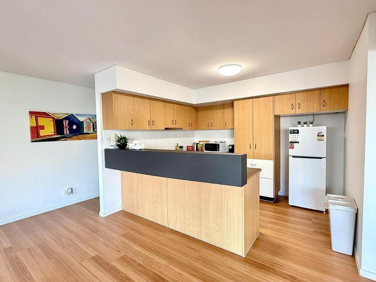 Kangaroo Point - Being Everywhere At Once! Spacious 3 Bedroom Apartment, Location! Free Carpark * Brisbane