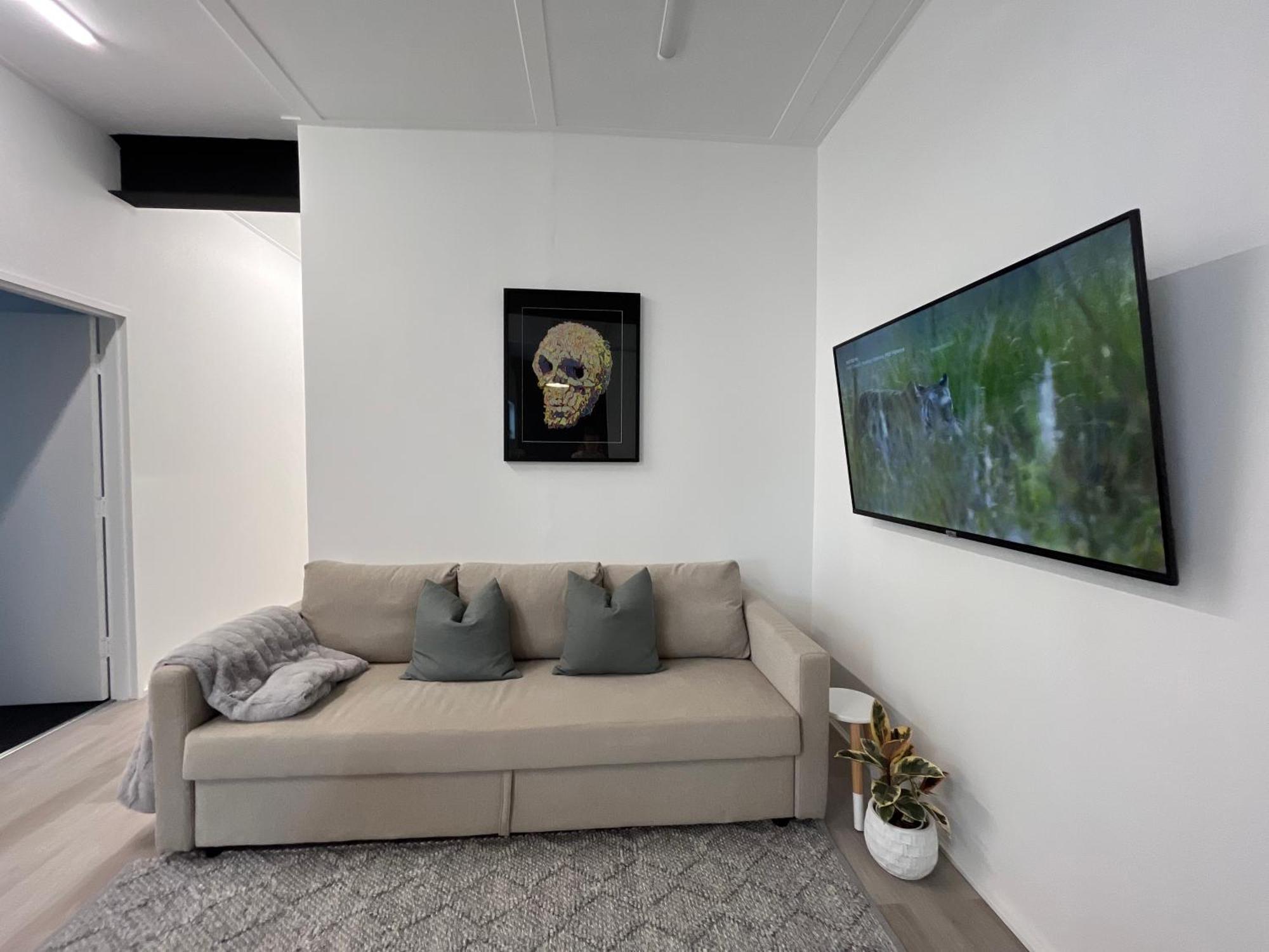 West Hub. Private Infrared Sauna Near & Much More! New Purpose Built Loft Style! * Brisbane