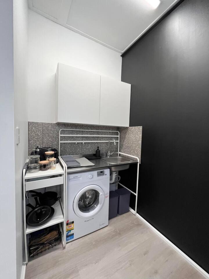 Holiday home West Hub. Private Infrared Sauna Near & Much More! New Purpose Built Loft Style! Brisbane