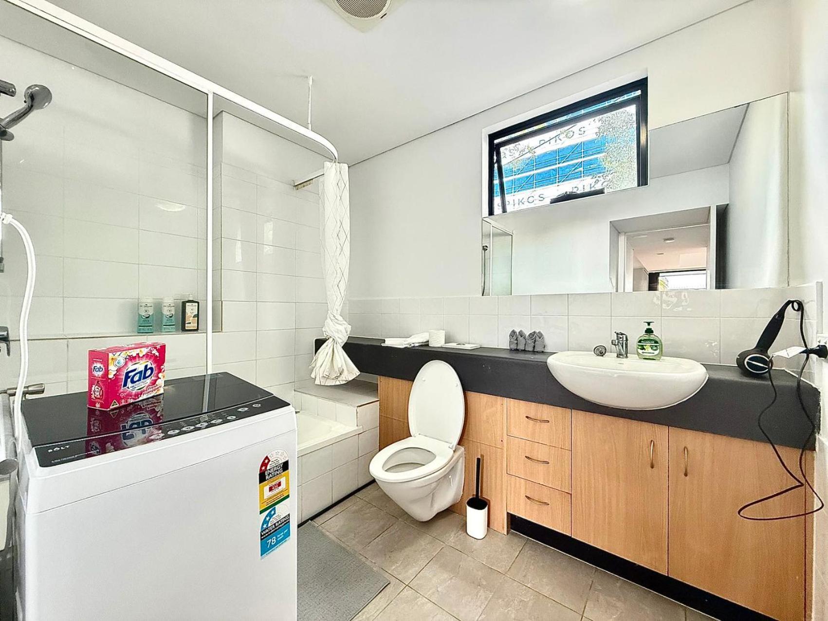 Apartamento Kangaroo Point - Being Everywhere At Once! Spacious 3 Bedroom Apartment, Location! Free Carpark Brisbane