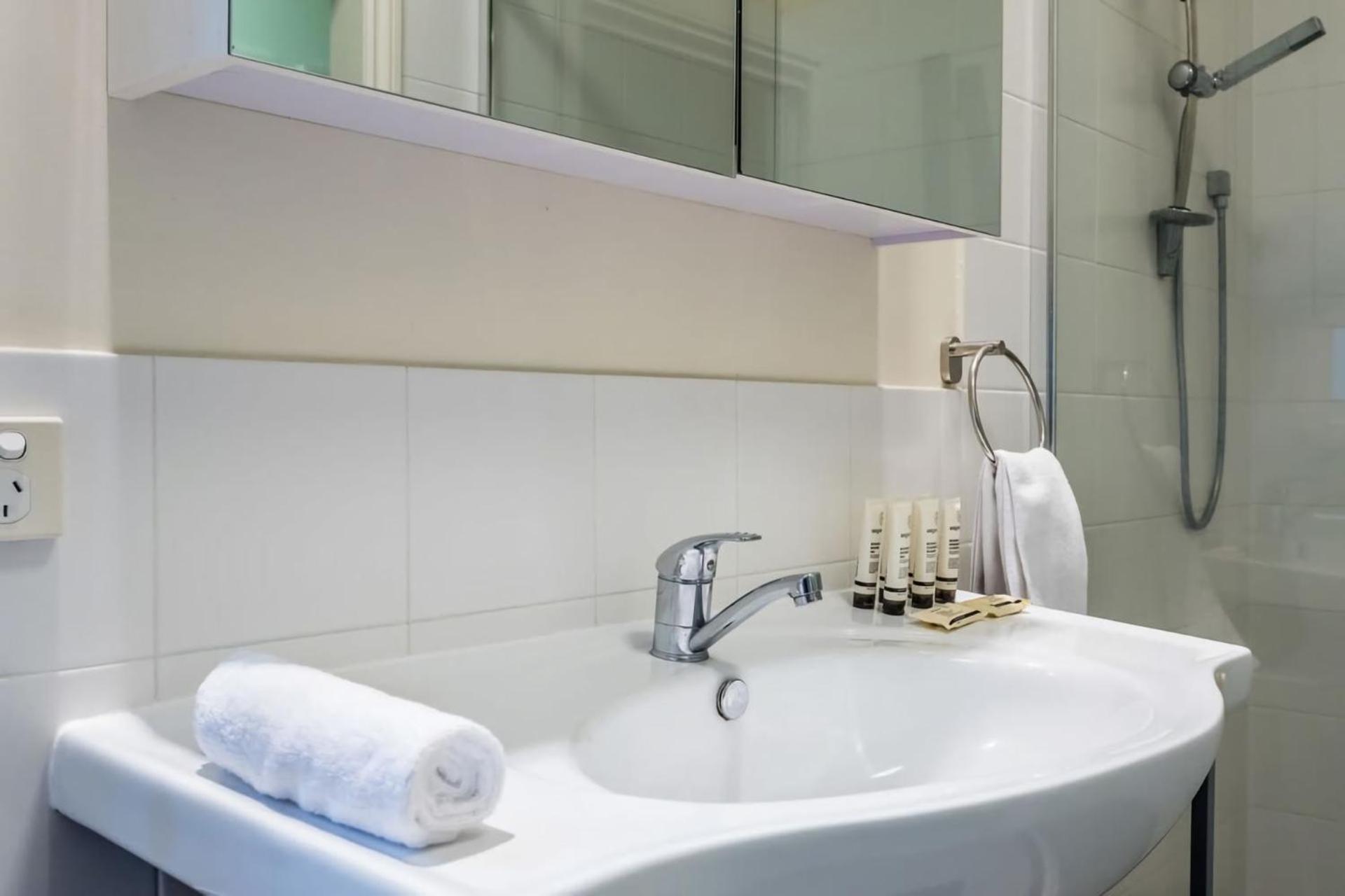 Apartment Modern Floor 2br With Private Deck Brisbane