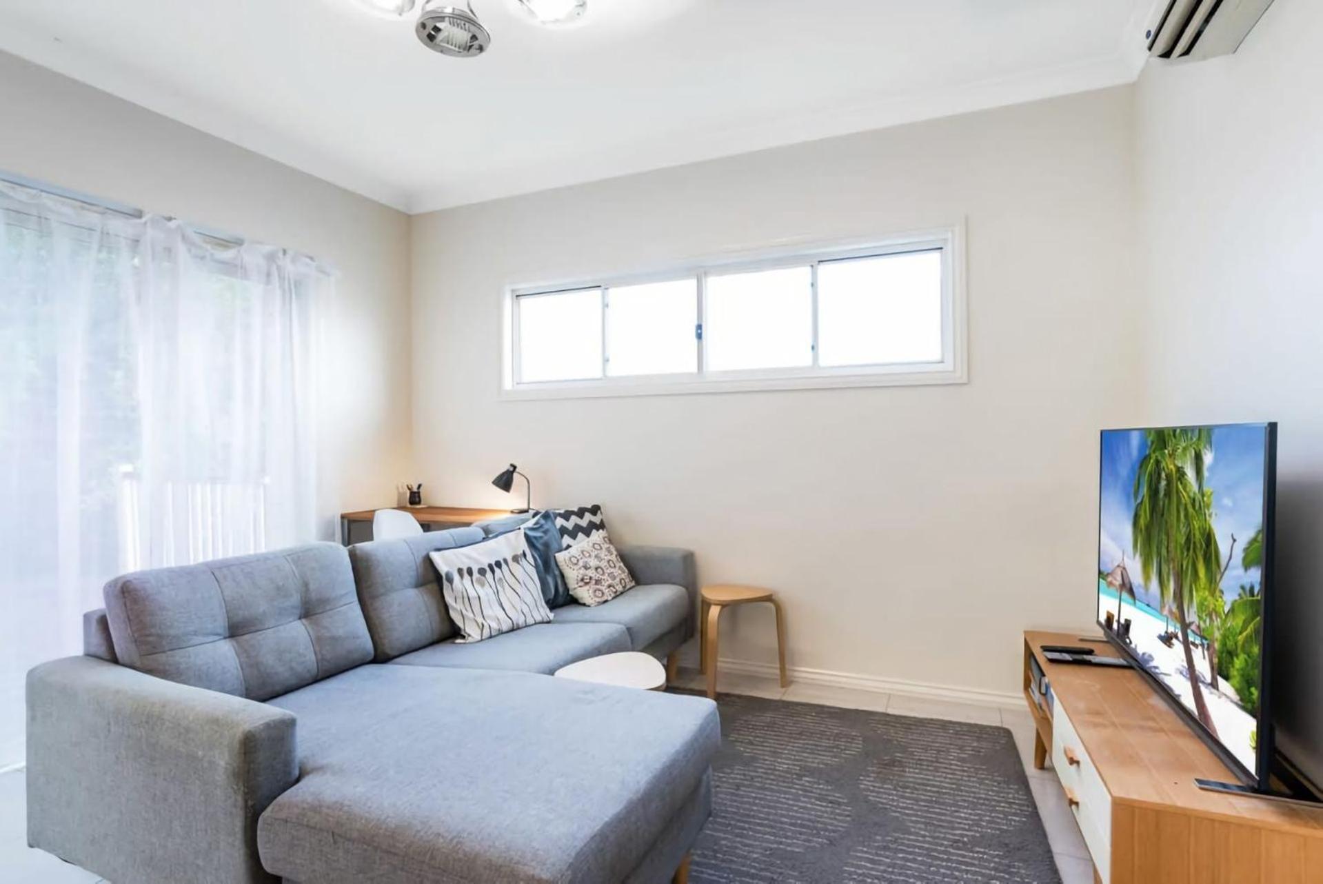 Apartment Modern Floor 2br With Private Deck Brisbane