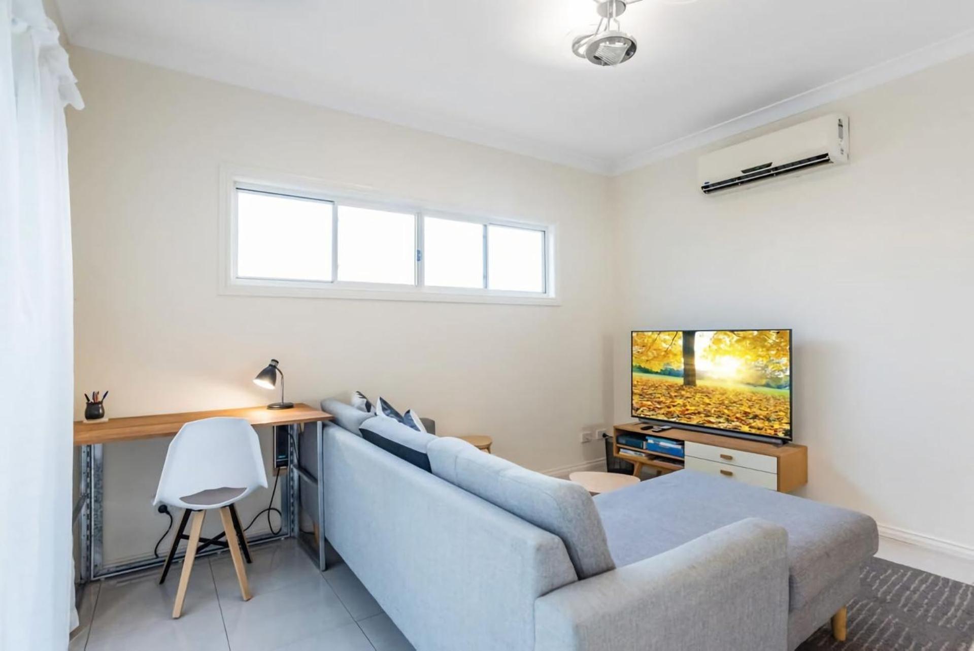 Modern Floor 2br With Private Deck