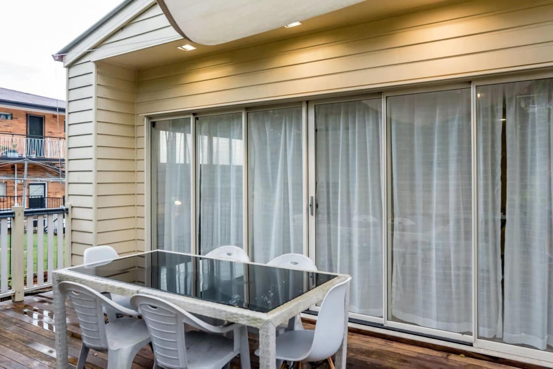 Apartment Modern Floor 2br With Private Deck
