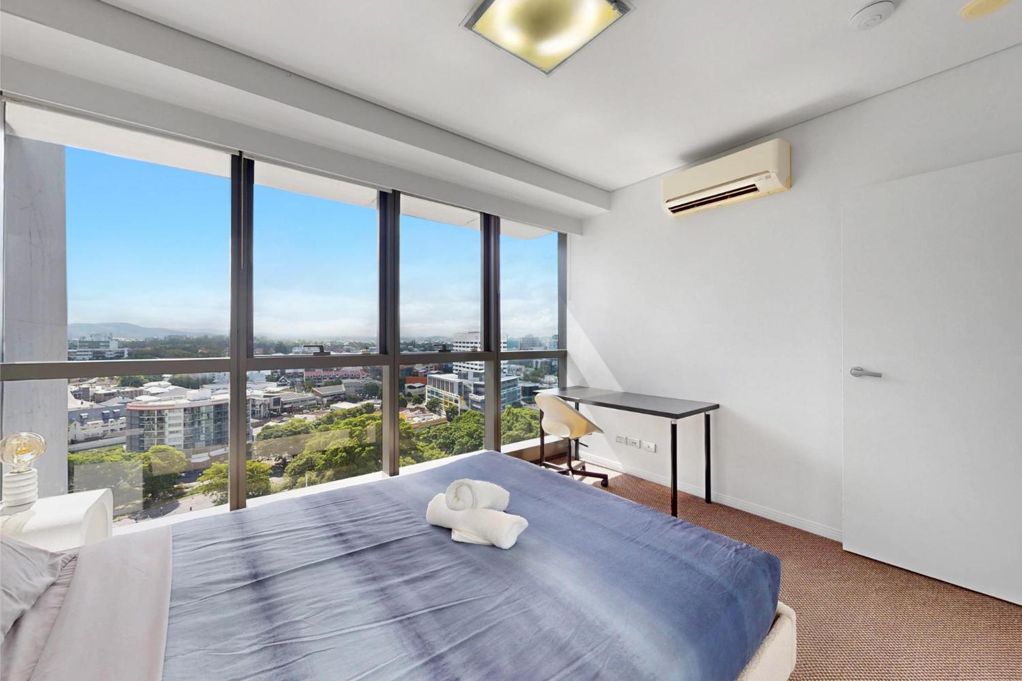 Apartment Prime Location View Meriton Soleil Brisbane
