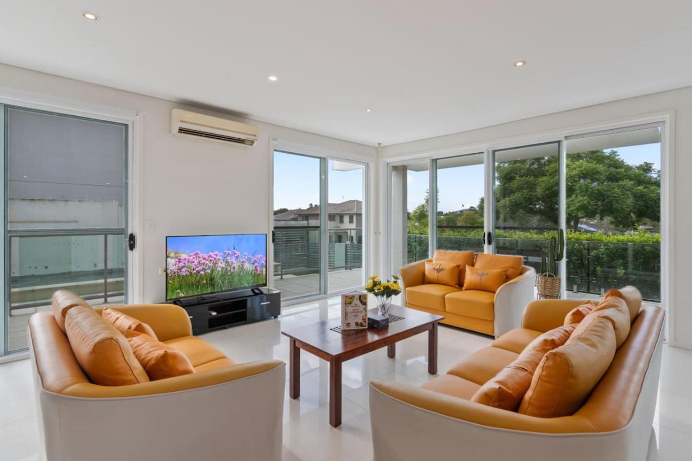 Holiday home 5beds Luxu With Pool And Ac Conveniently Located Brisbane